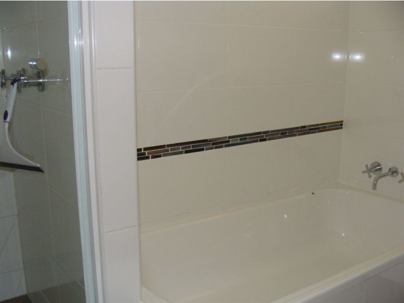 1/4 Ellen Street, Southport QLD 4215