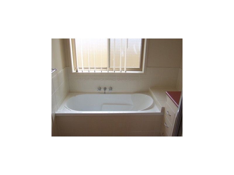 42 Banksia Drive, Raceview QLD 4305