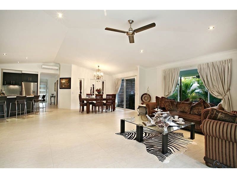 22 Elkins Street, Pacific Pines QLD 4211