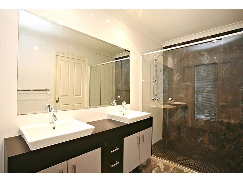22 Elkins Street, Pacific Pines QLD 4211