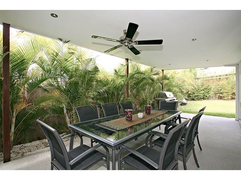 22 Elkins Street, Pacific Pines QLD 4211