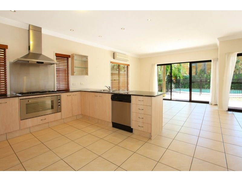 5 Yacht Street, Southport QLD 4215