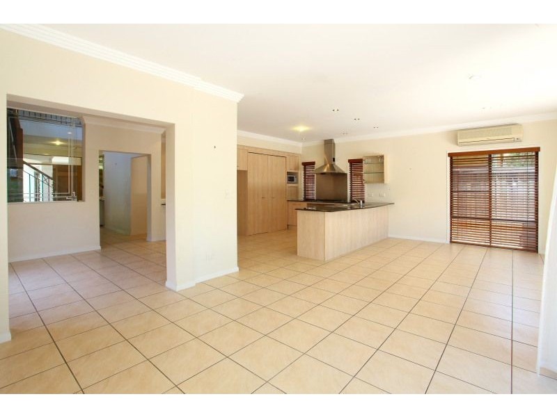 5 Yacht Street, Southport QLD 4215