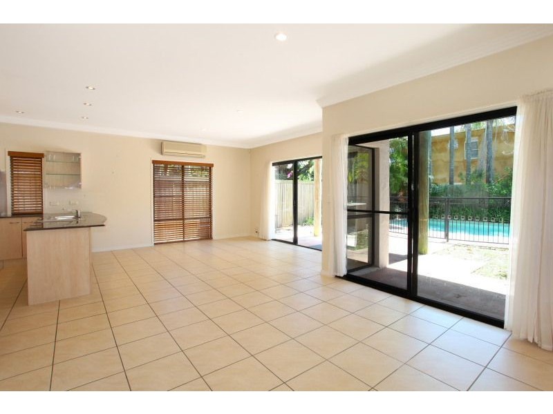 5 Yacht Street, Southport QLD 4215