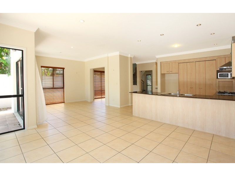 5 Yacht Street, Southport QLD 4215
