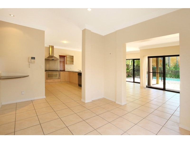 5 Yacht Street, Southport QLD 4215