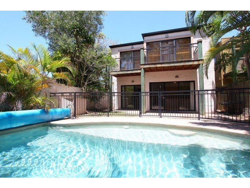 5 Yacht Street, Southport QLD 4215