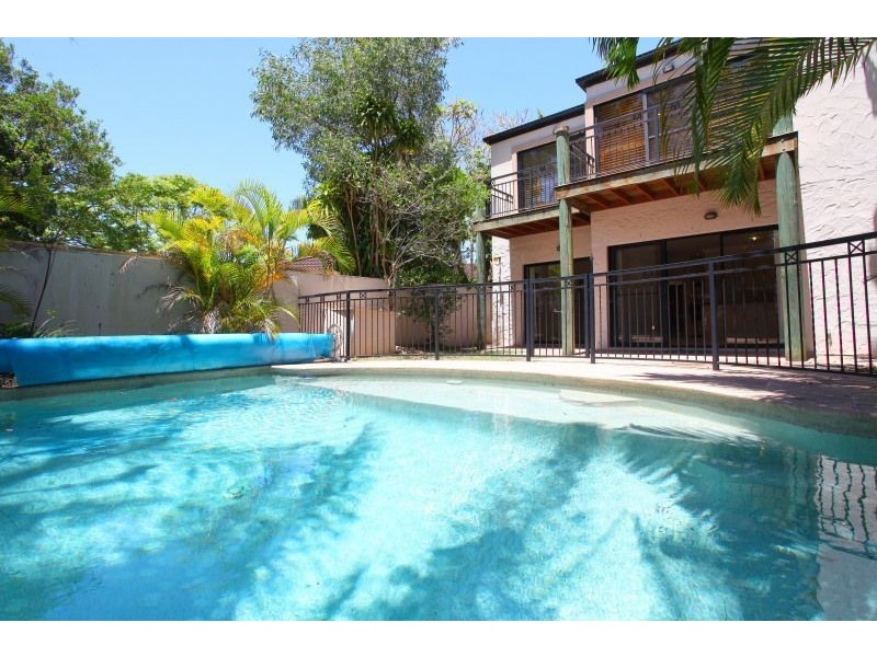 5 Yacht Street, Southport QLD 4215