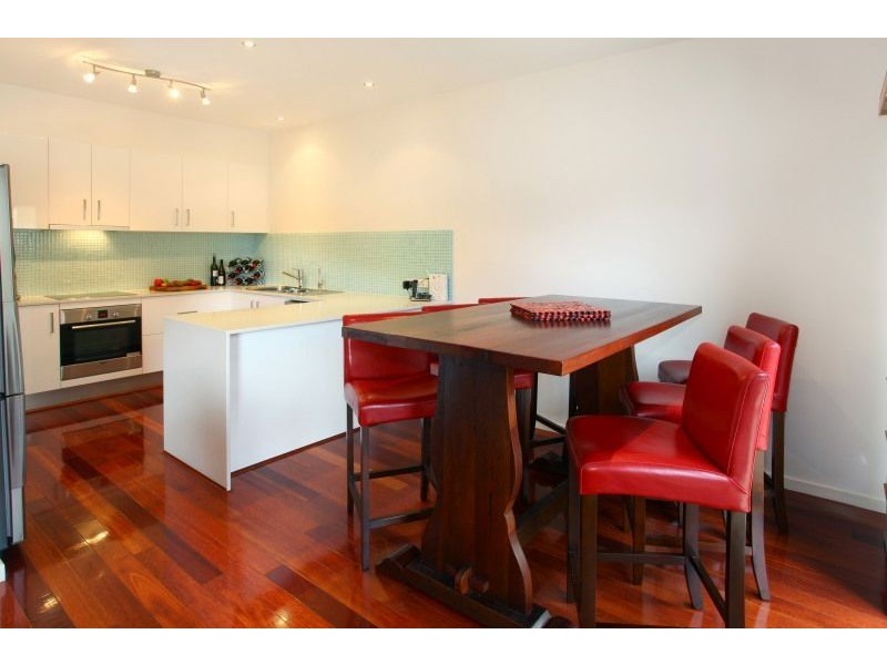 2/160 Muir Street, Labrador QLD 4215