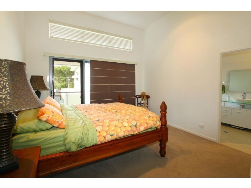 2/160 Muir Street, Labrador QLD 4215