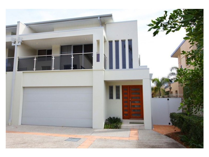 2/160 Muir Street, Labrador QLD 4215