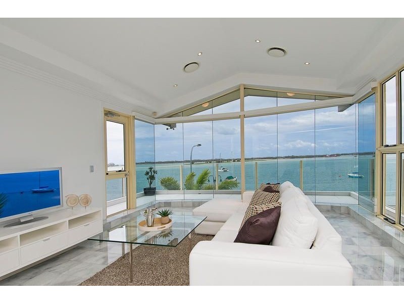 1/310 Marine Parade, Labrador QLD 4215