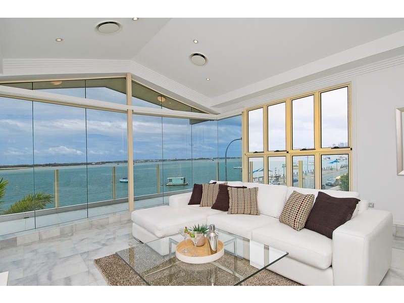 1/310 Marine Parade, Labrador QLD 4215