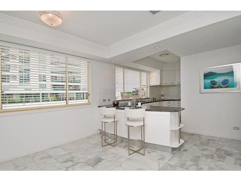 1/310 Marine Parade, Labrador QLD 4215