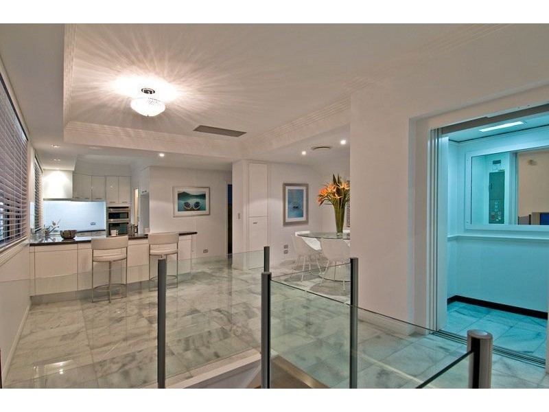 1/310 Marine Parade, Labrador QLD 4215