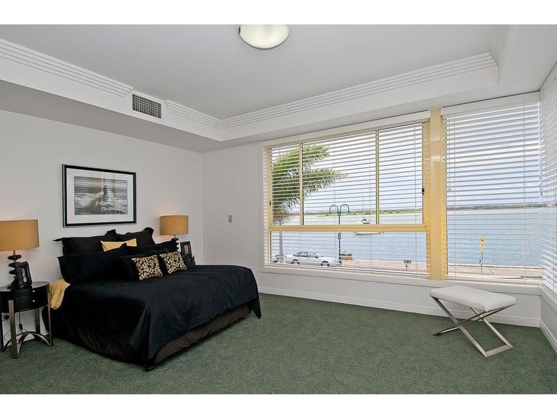 1/310 Marine Parade, Labrador QLD 4215