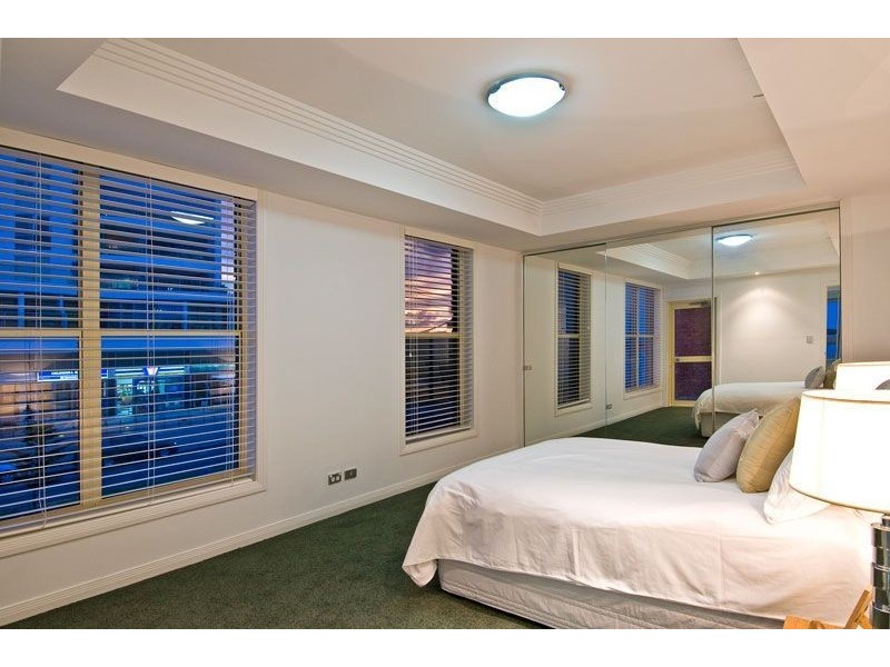 1/310 Marine Parade, Labrador QLD 4215