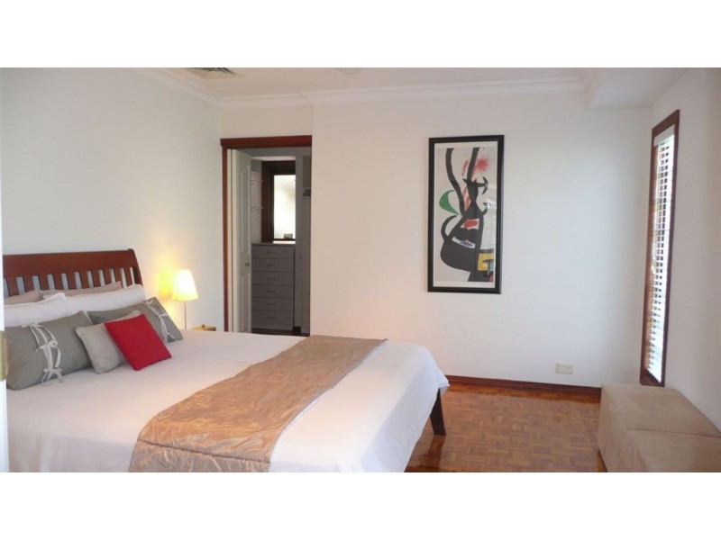 6 Elaine Street, Southport QLD 4215