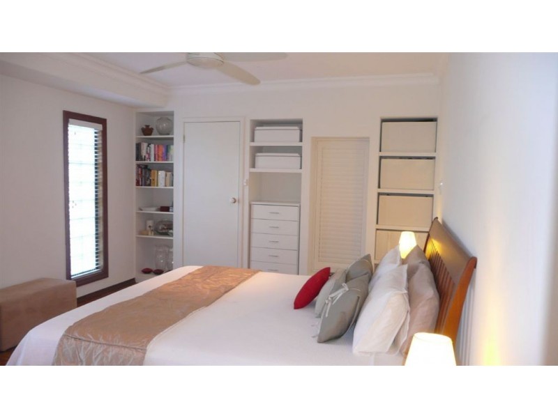 6 Elaine Street, Southport QLD 4215