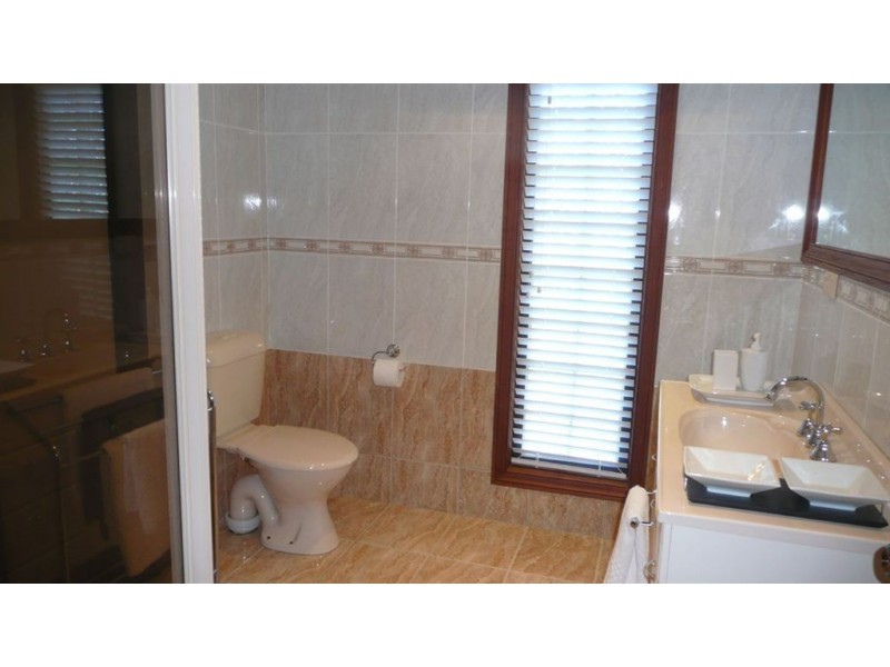 6 Elaine Street, Southport QLD 4215