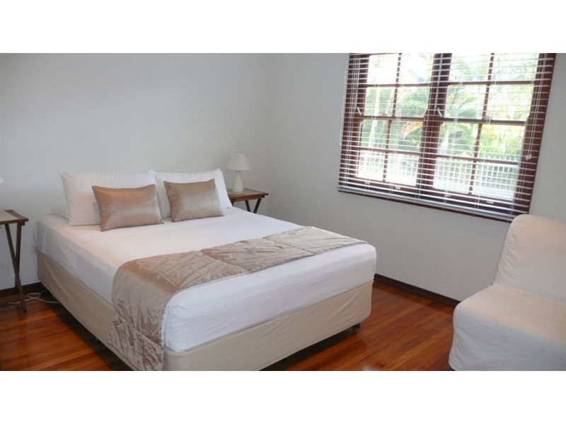 6 Elaine Street, Southport QLD 4215