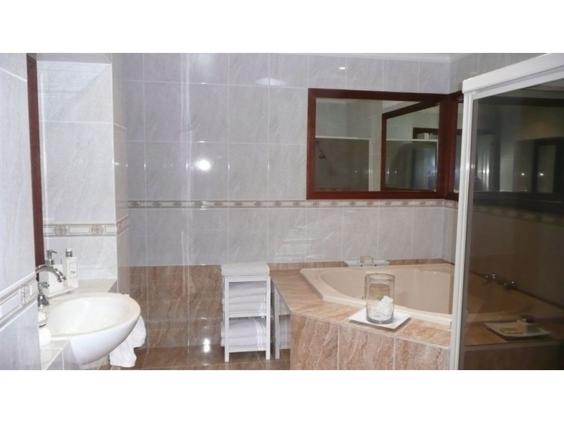 6 Elaine Street, Southport QLD 4215