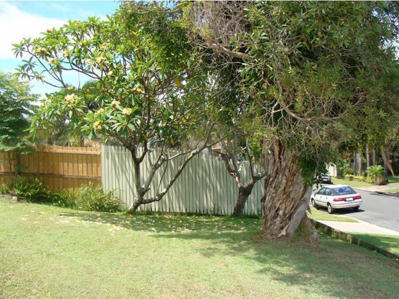 16 Lara Avenue, Southport QLD 4215