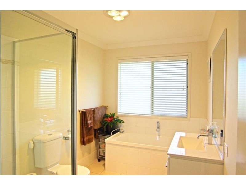 2 Tarrina Crescent, Pacific Pines QLD 4211