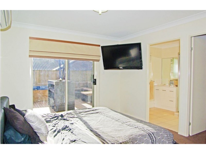 2 Tarrina Crescent, Pacific Pines QLD 4211