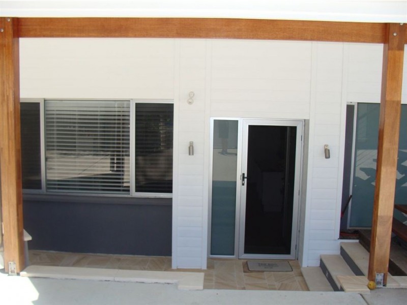 24b Wistaria Avenue, Southport QLD 4215