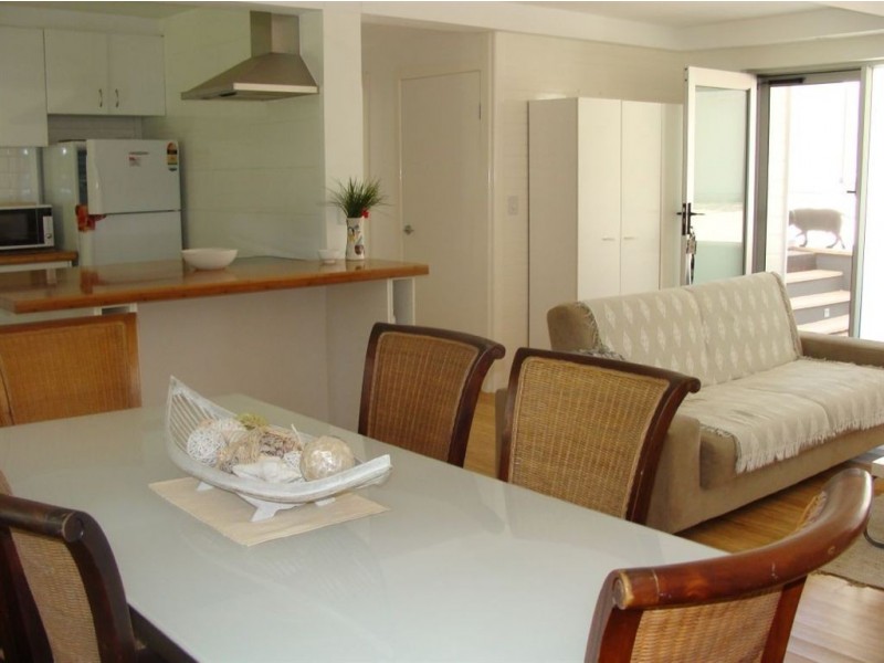 24b Wistaria Avenue, Southport QLD 4215