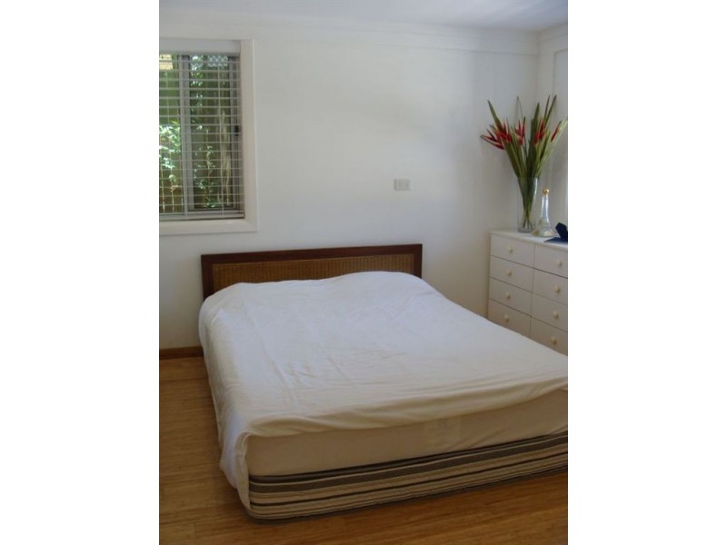 24b Wistaria Avenue, Southport QLD 4215