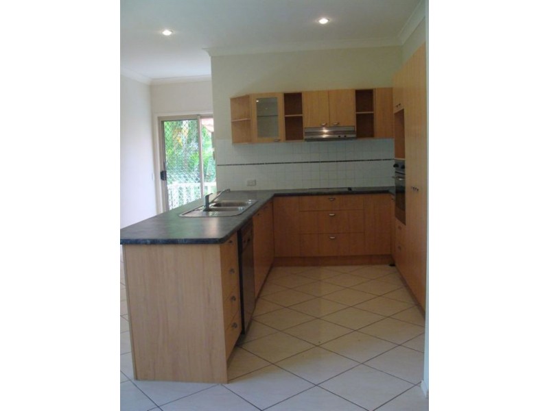 2/3 Fisher Avenue, Southport QLD 4215