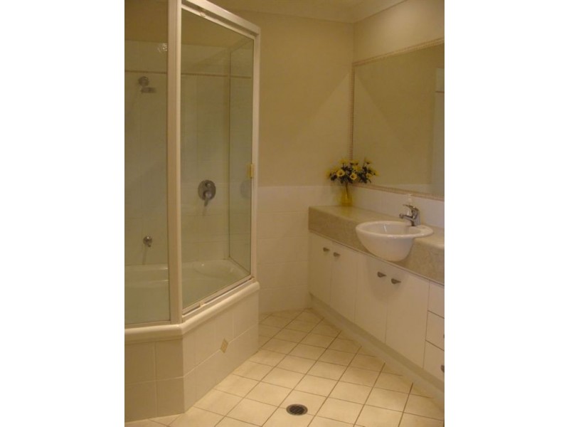 2/3 Fisher Avenue, Southport QLD 4215