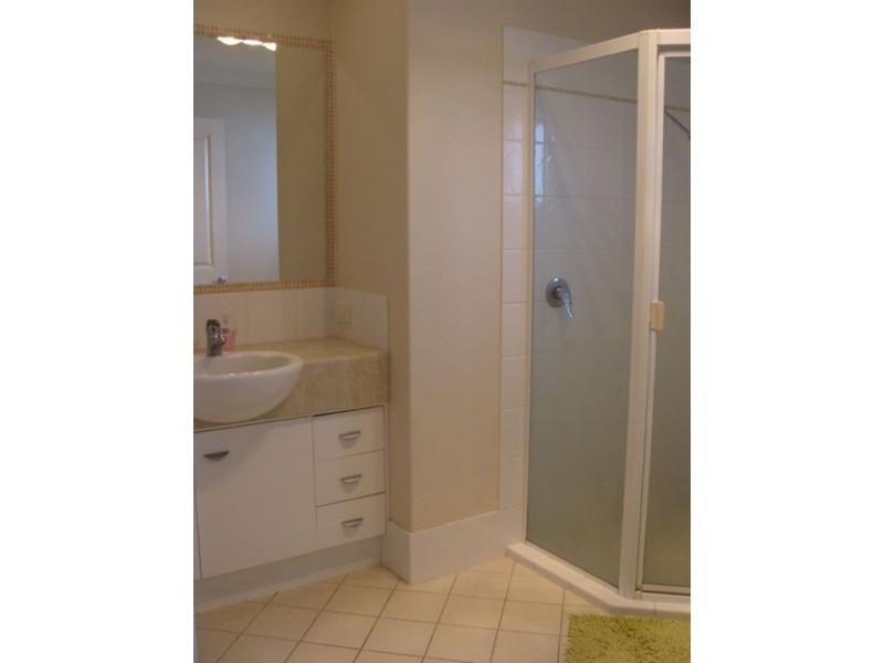 2/3 Fisher Avenue, Southport QLD 4215