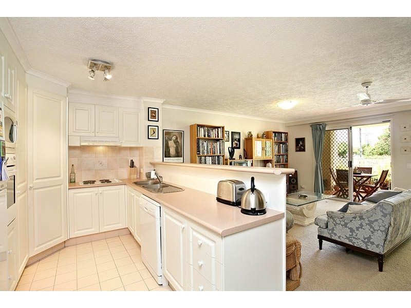 3/30 Dalpura Street, Chevron Island QLD 4217