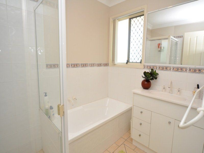 2/1 Jacqueline Avenue, Labrador QLD 4215