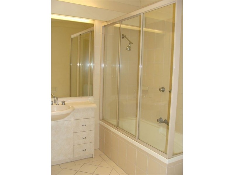 180/215 Cottesloe Drive, Mermaid Waters QLD 4218