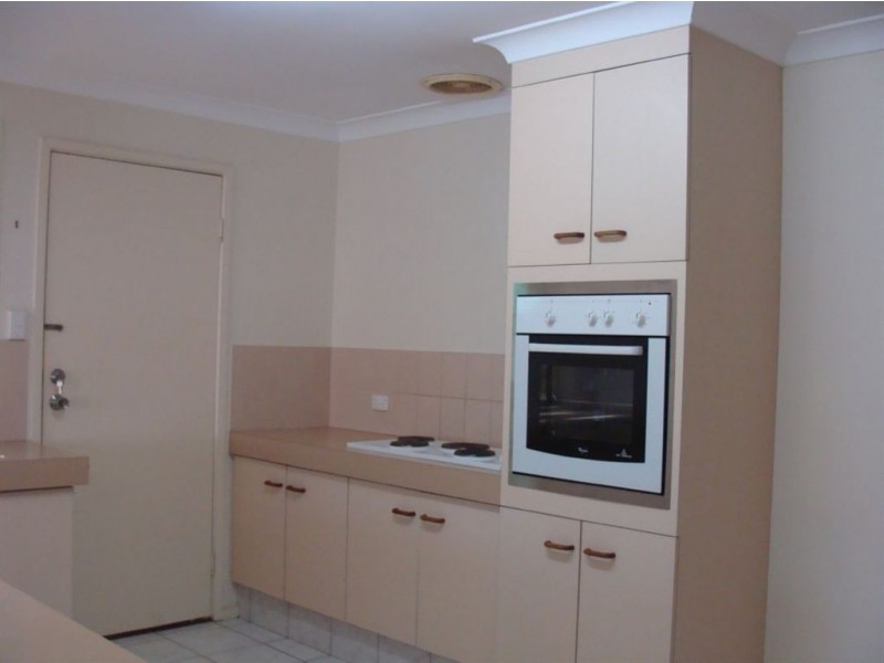 1/5 Jessica Court, Arundel QLD 4214