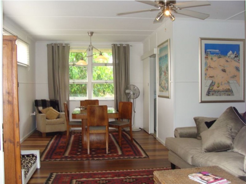 3 Barton Avenue, Southport QLD 4215