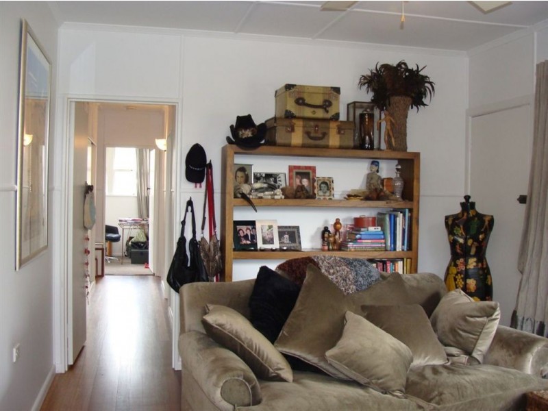 3 Barton Avenue, Southport QLD 4215