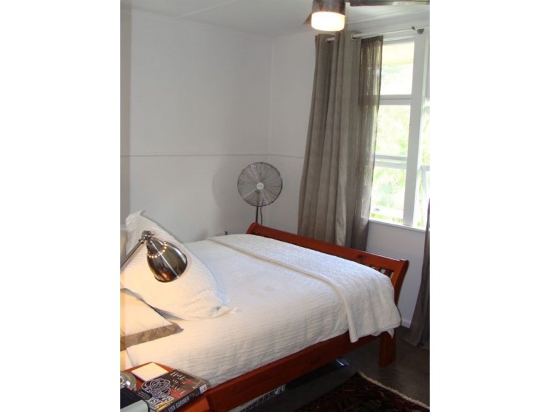 3 Barton Avenue, Southport QLD 4215