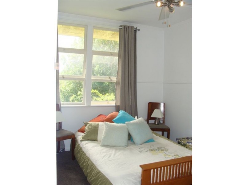 3 Barton Avenue, Southport QLD 4215