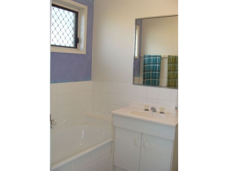 1/2 Echidna Ct, Coombabah QLD 4216