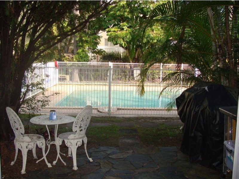 12/9 Weemala Street, Chevron Island QLD 4217