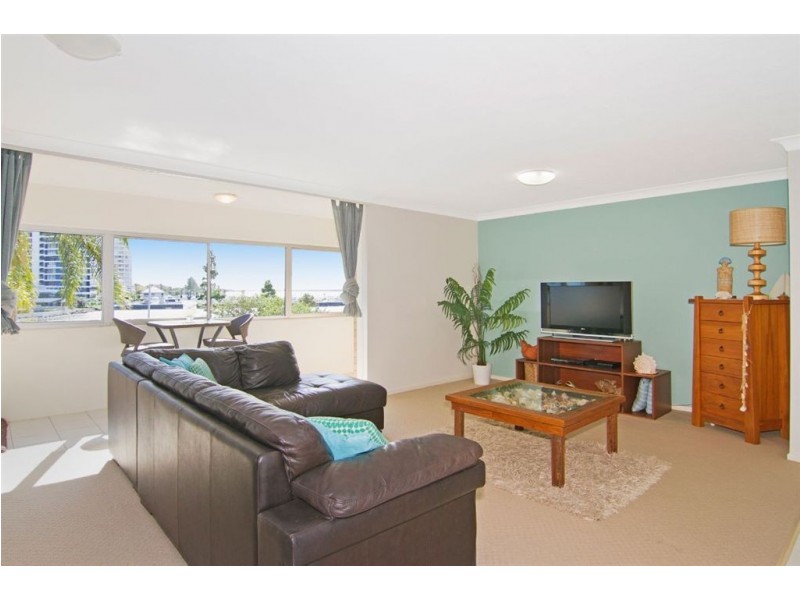 8 554 Marine Parade, Biggera Waters QLD 4216