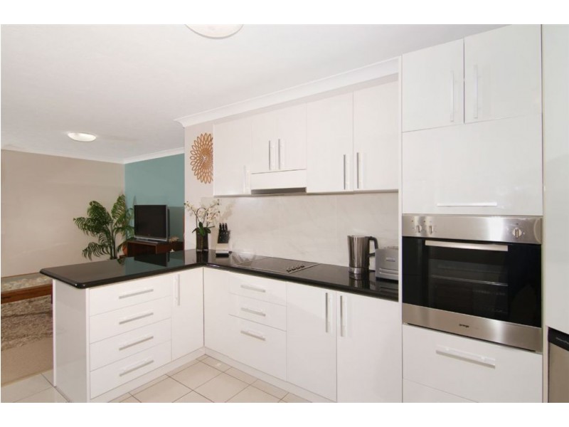 8 554 Marine Parade, Biggera Waters QLD 4216