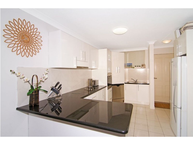 8 554 Marine Parade, Biggera Waters QLD 4216