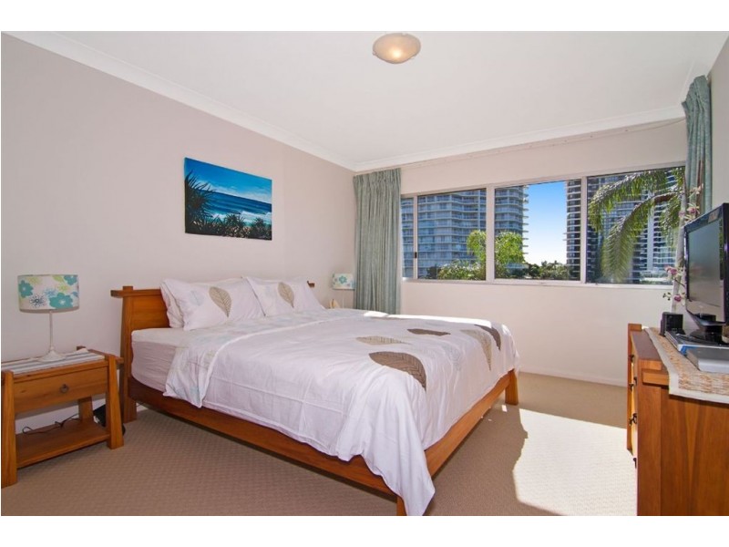 8 554 Marine Parade, Biggera Waters QLD 4216