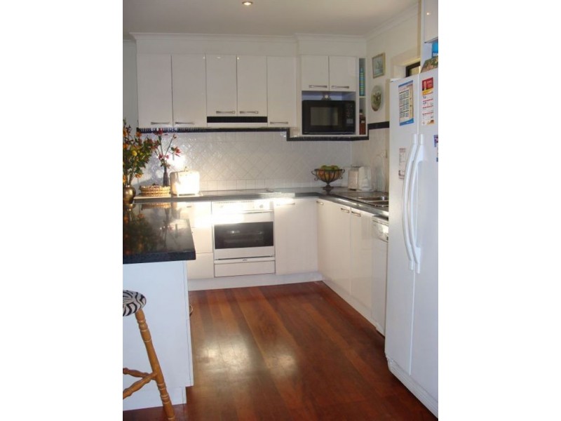 25 Eileen Street, Southport QLD 4215